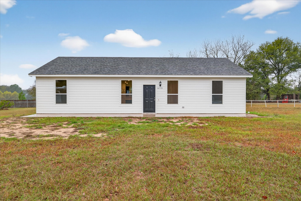 New 3 BR 2 Bath 1341 Sq Ft – Emory, TX